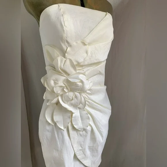 Vintage Cache" Strapless Flower design Cream Dress - Picture 4 of 12